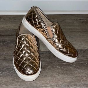 Steve Madden Rose Gold slip ons! Size 6.5